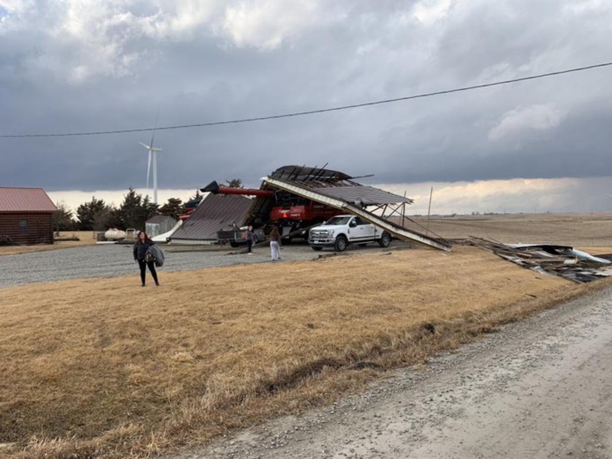 7 dead, including some children, as tornado rips through Iowa