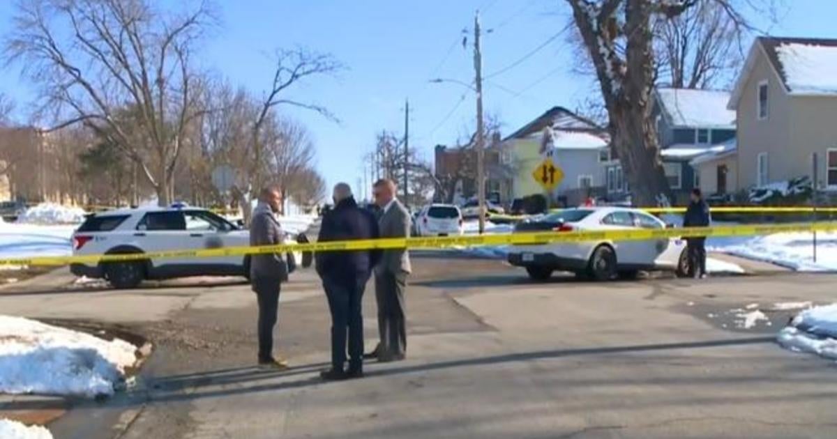 Teen killed in shooting at Iowa high school - CBS News