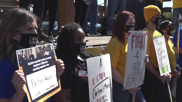 supermarket-workers-picket.jpg 