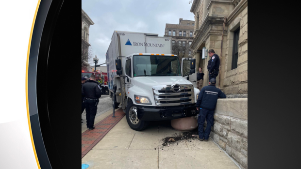 washington-county-courthouse-crash-2 