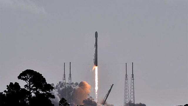 030922-launch2.jpg 