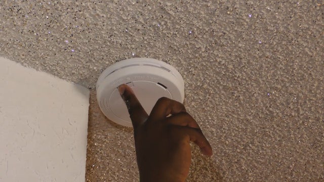 Smoke-detector-Battery-Check-.jpg 