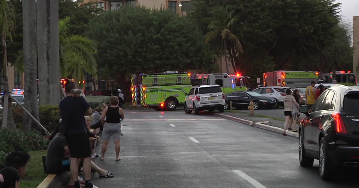 2 Hospitalized Following Apartment Fire In SW Miami-Dade - CBS Miami