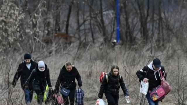 cbsn-fusion-thousands-of-people-evacuated-through-humanitarian-corridors-in-ukraine-thumbnail-920924-640x360.jpg 