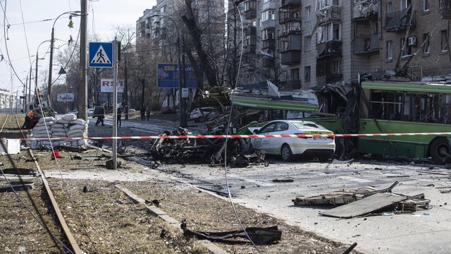 Shelling kills 2 civilians in Ukrainian capital 