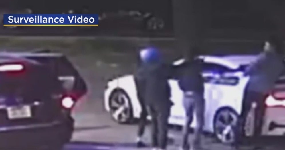 Philadelphia Police Searching For Suspects Wanted For Robbery