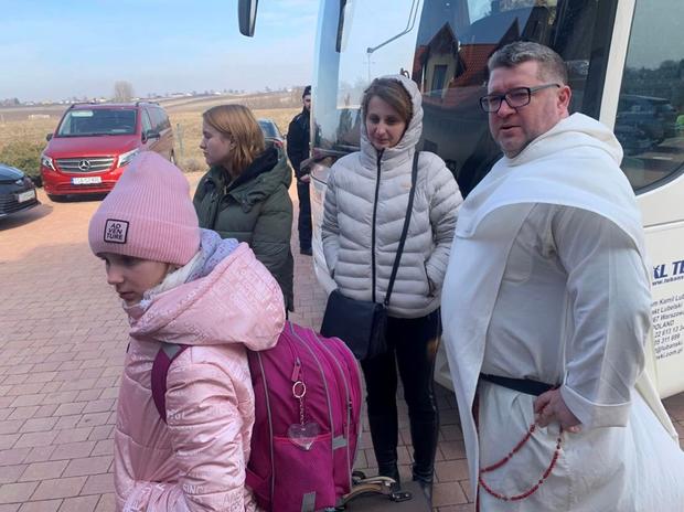 Ukrainian refugees arrive at Polish Dominican priory. 