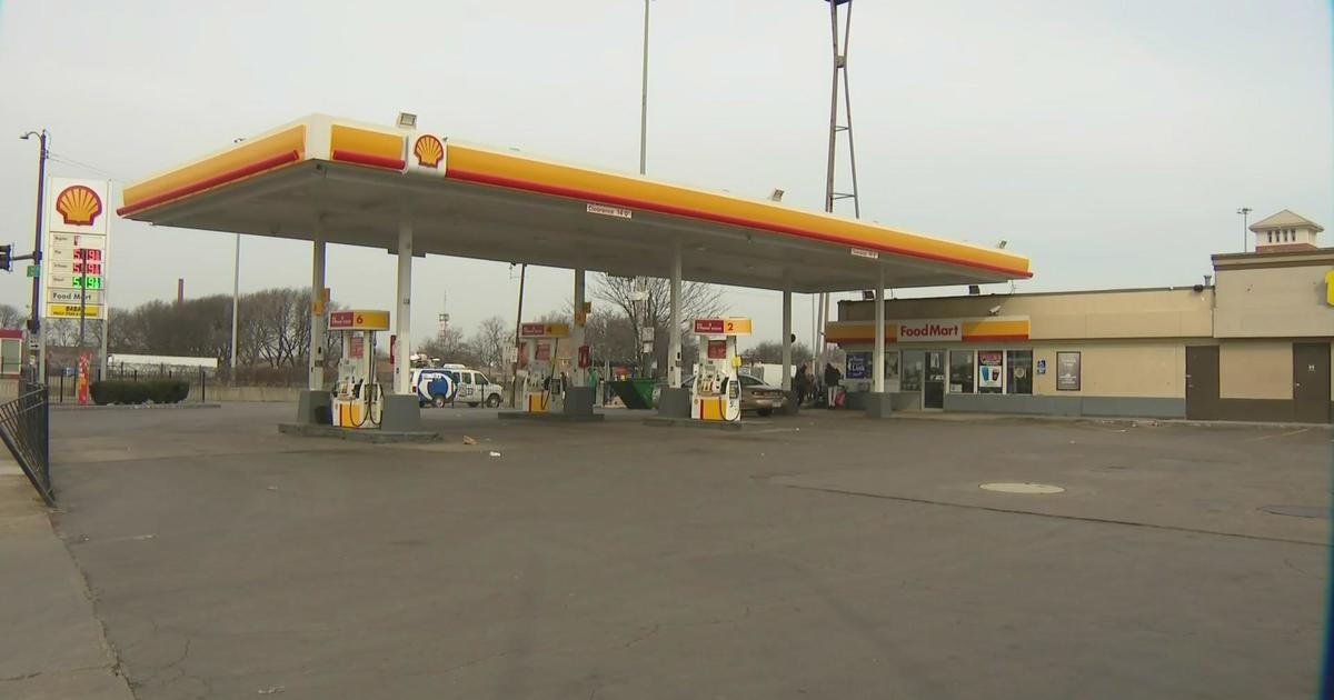 Motorists Flock to Chicago Area Gas Stations for Free Fuel