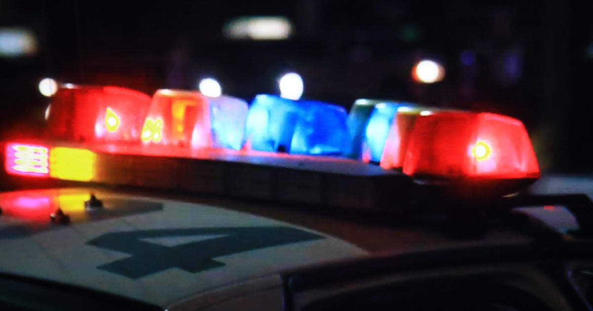 48-year-old man robbed at gunpoint on CTA Red Line train - CBS Chicago