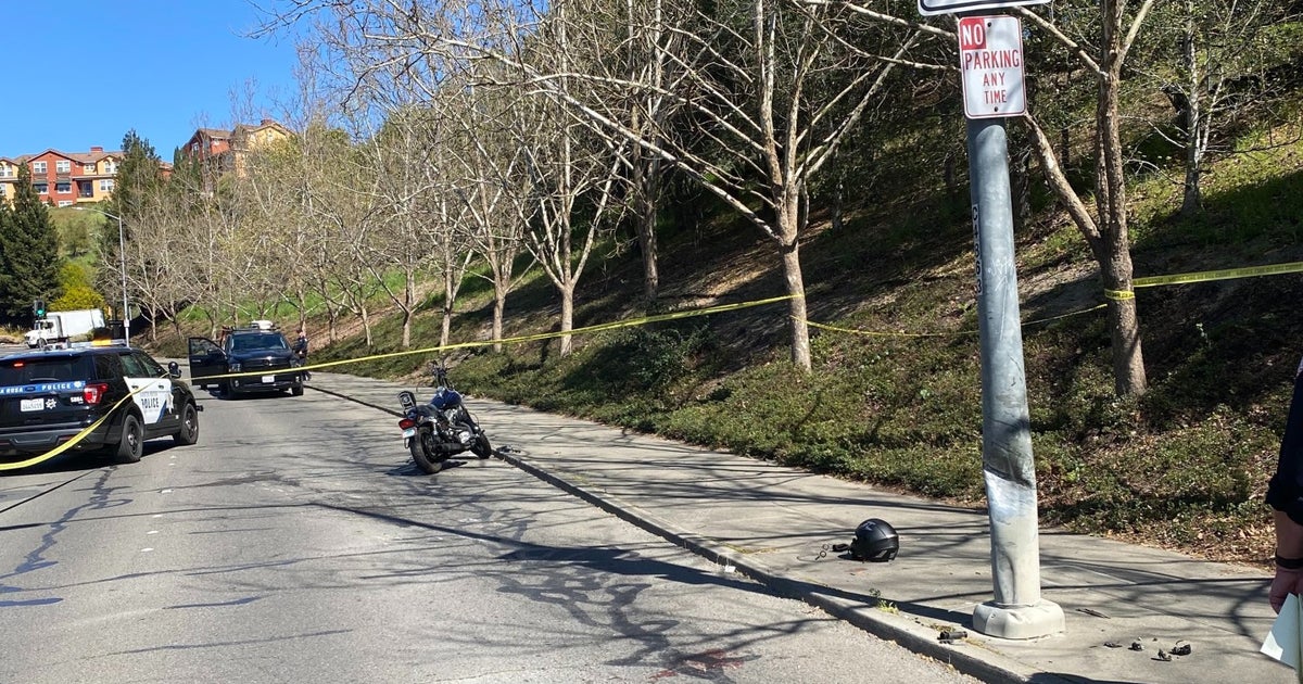 Motorcyclist Killed After Hitting Light Pole In Santa Rosa; Police Seek