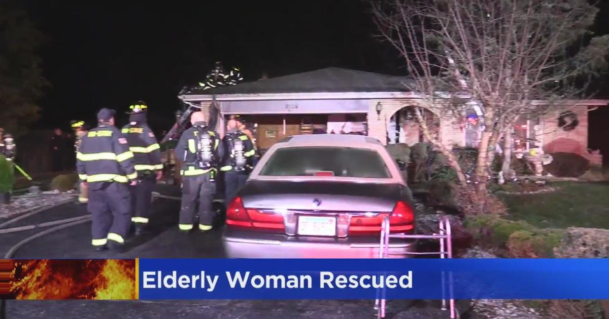 Police Rescue Elderly Woman From Fire In Willow Springs Cbs Chicago 3365