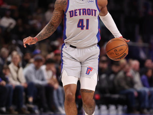 Los Angeles Clippers v Detroit Pistons 