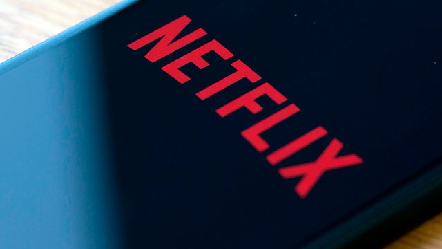 netflix-phone.jpg 
