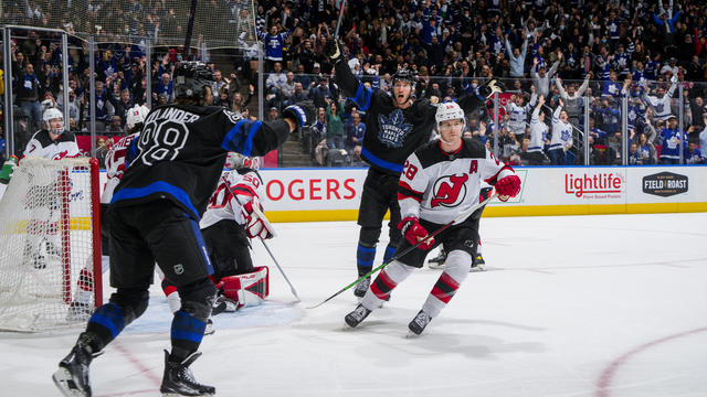 Engvall's late goal lifts Maple Leafs over Devils 3-2