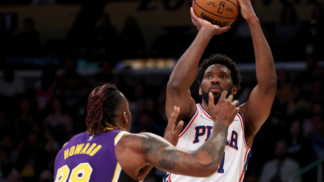 Philadelphia 76ers v Los Angeles Lakers 