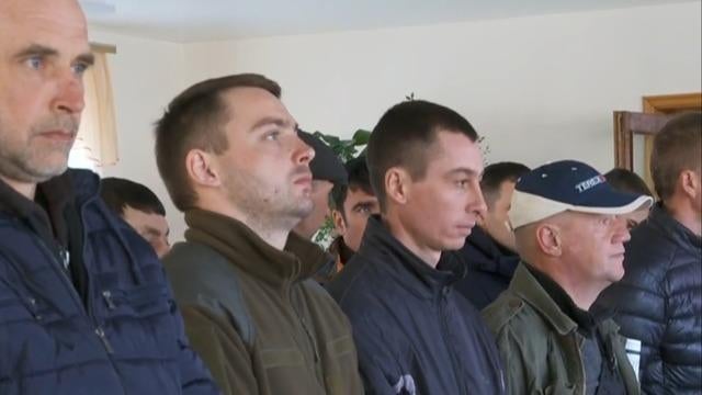 cbsn-fusion-inside-ukrainian-military-base-training-civilians-thumbnail-936782-640x360.jpg 