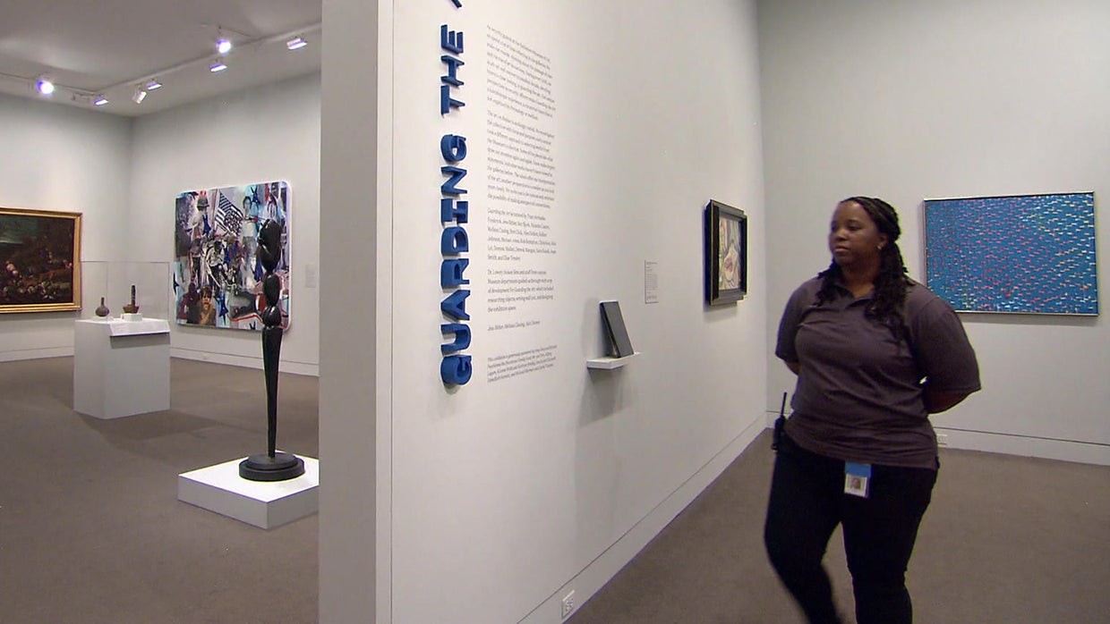 Where museum guards pick the art CBS News(02)