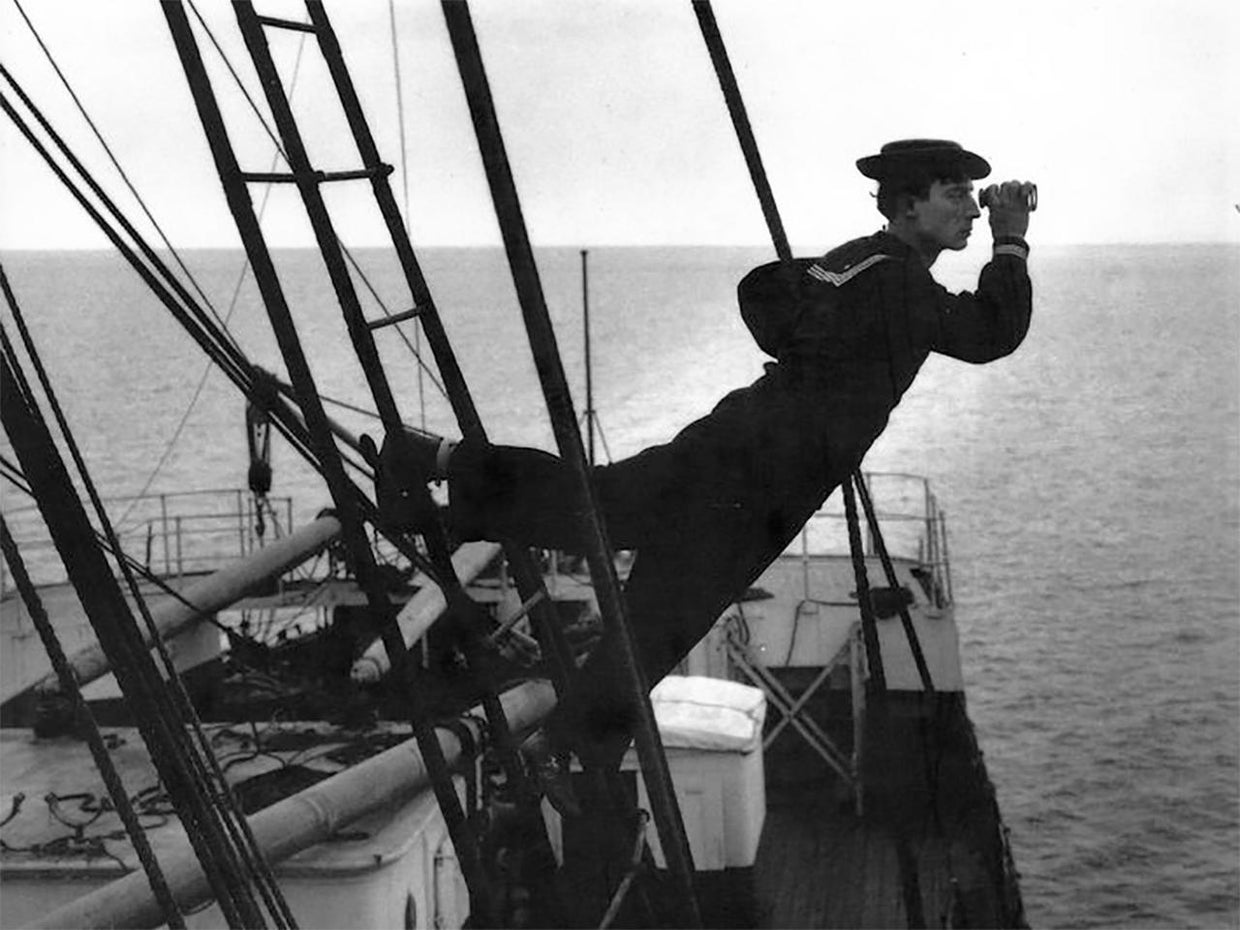 buster-keaton-in-the-navigator.jpg 