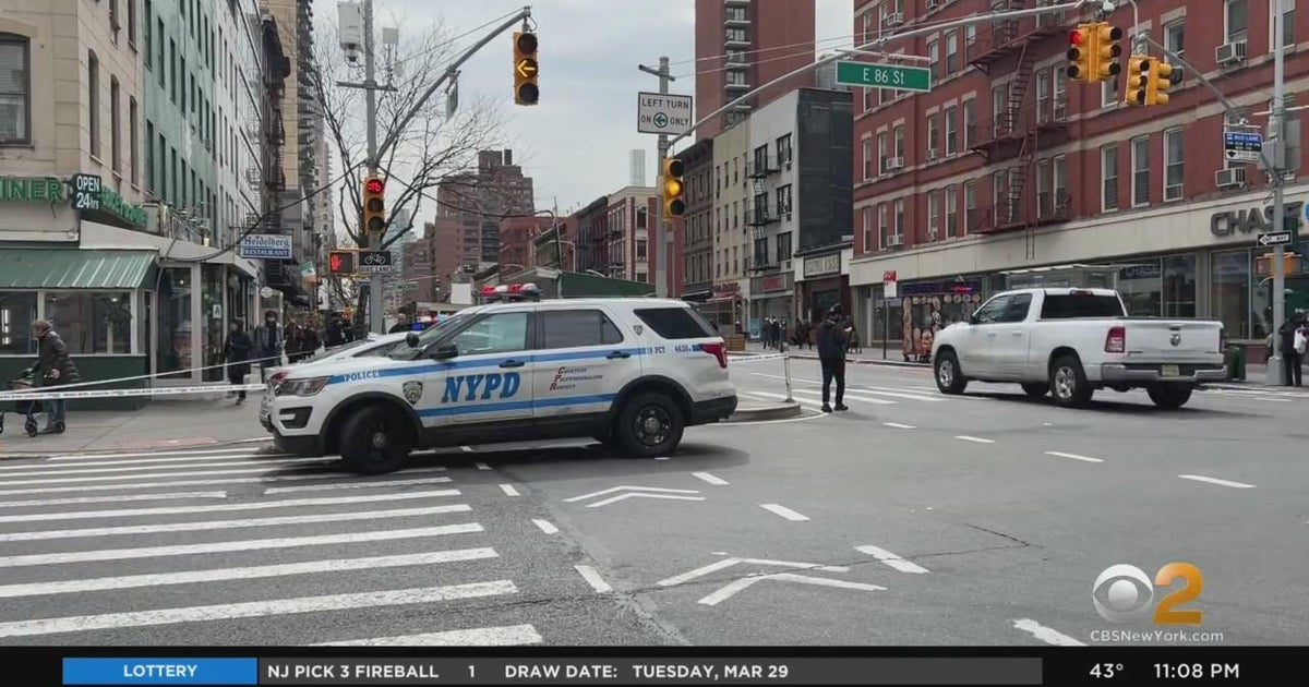 Pedestrian struck in hit-and-run on Upper East Side - CBS New York