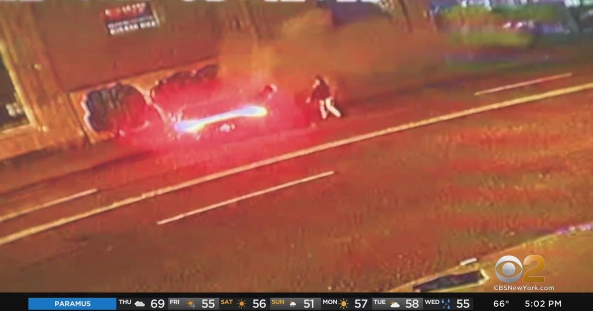 2 killed after getting hit by stolen car in Newark - CBS New York