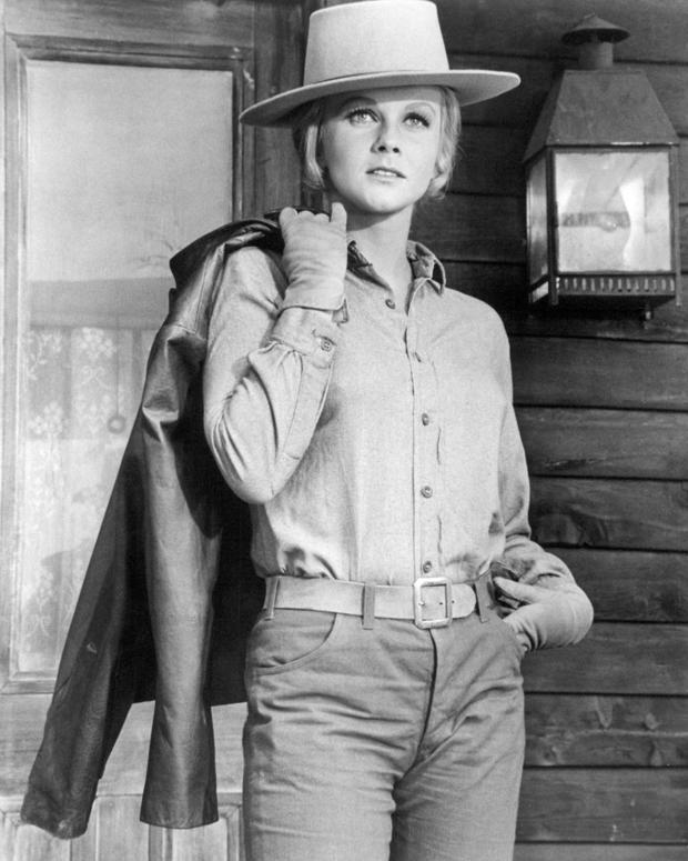 Ann-Margret In The Train Robbers 