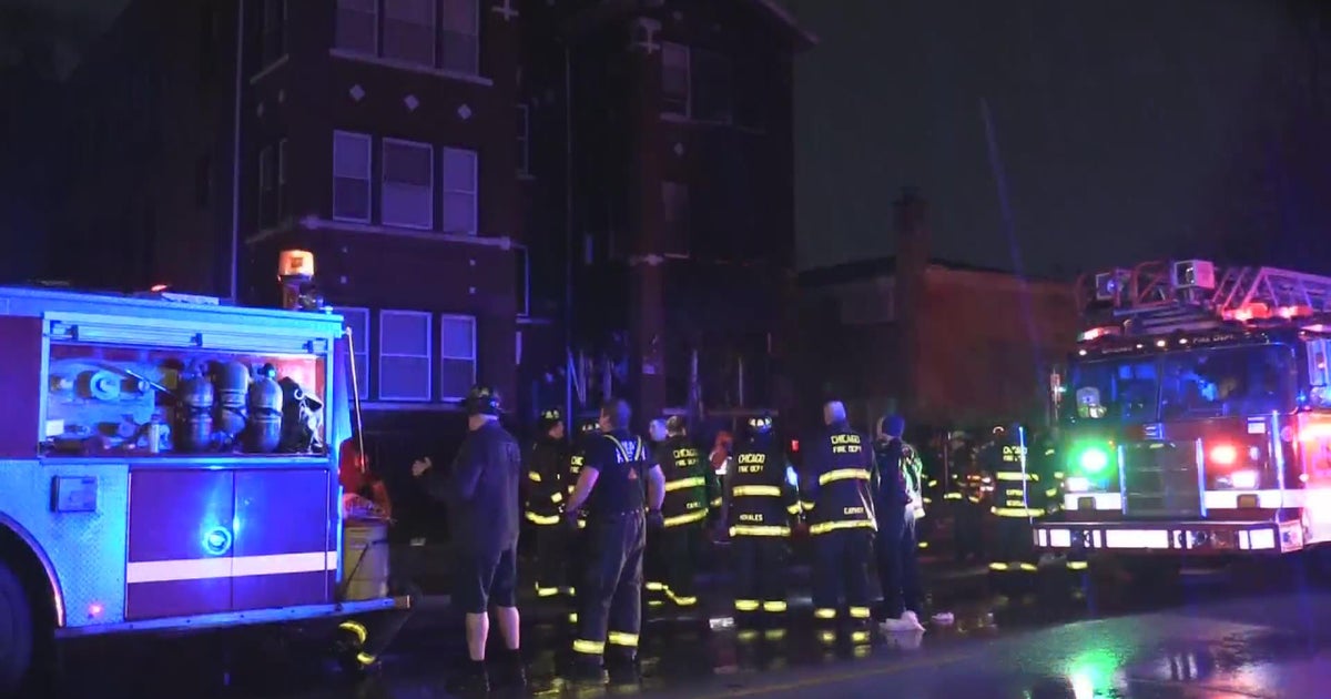3-year-old girl among 4 injured in South Austin apartment fire - CBS ...