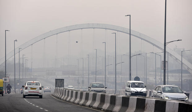 Cold And Smoggy Morning In Delhi NCR 