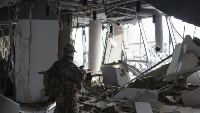 cbsn-fusion-protecting-journalists-on-the-ground-ukraine-thumbnail-948422-640x360.jpg 