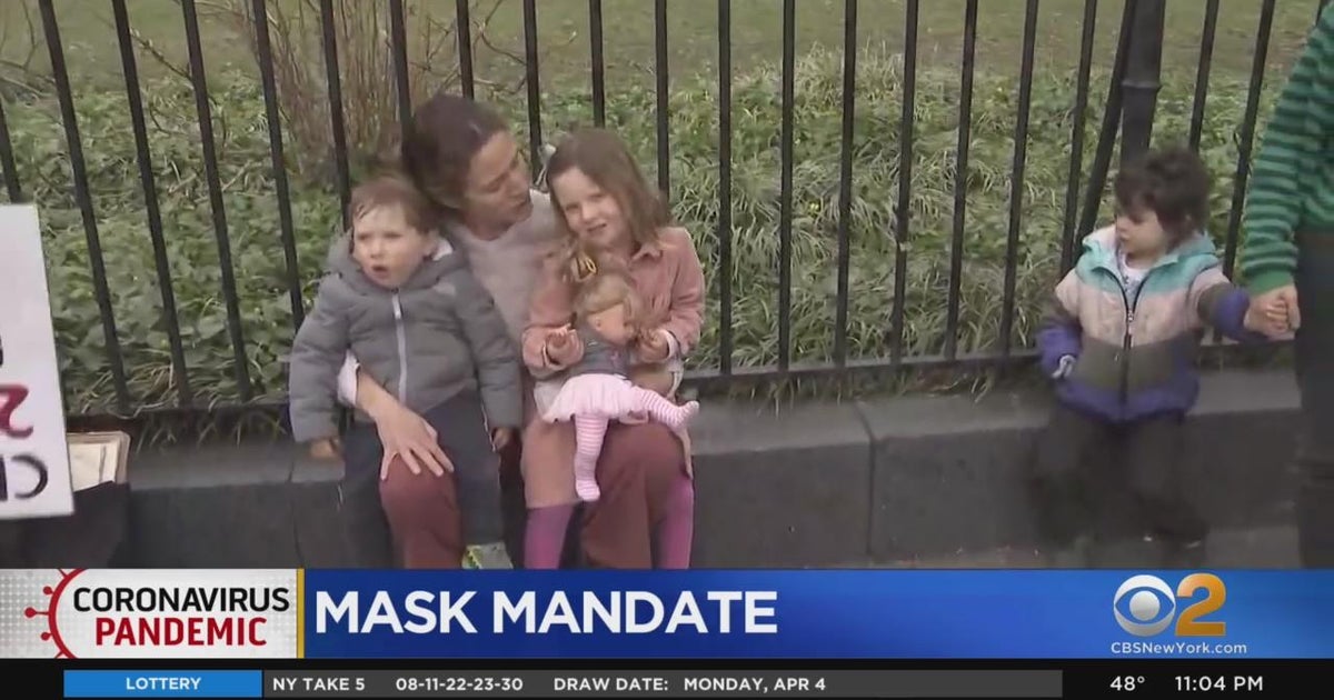 NYC Parents fed up with mask mandate for kids under 5 - CBS New York