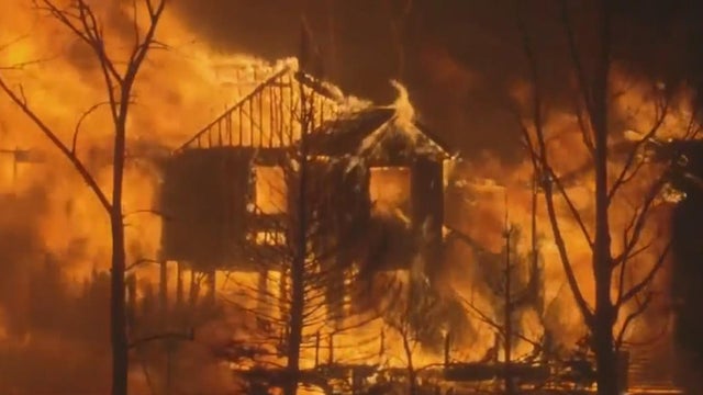wildfire-burns-house.jpg 