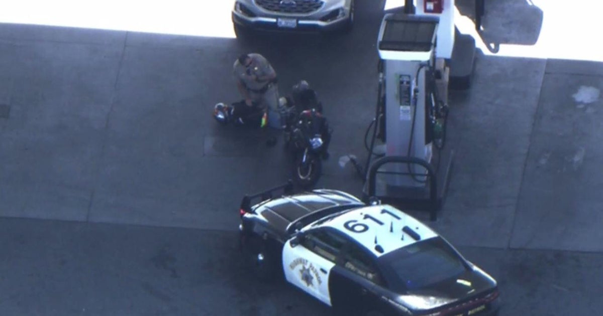 High-speed motorcycle pursuit winds through LA, OC - CBS Los Angeles
