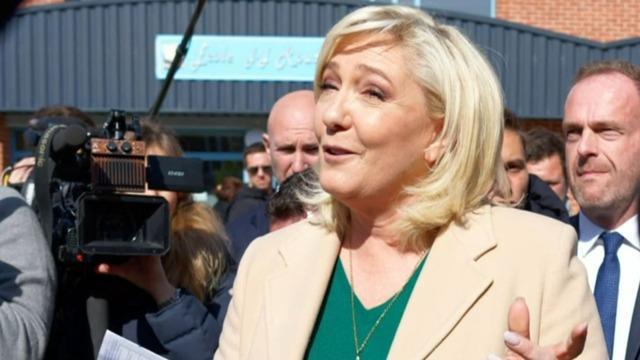 cbsn-fusion-incumbent-emmanuel-macron-to-face-challenger-marine-le-pen-in-french-presidential-election-thumbnail-956567-640x360.jpg 