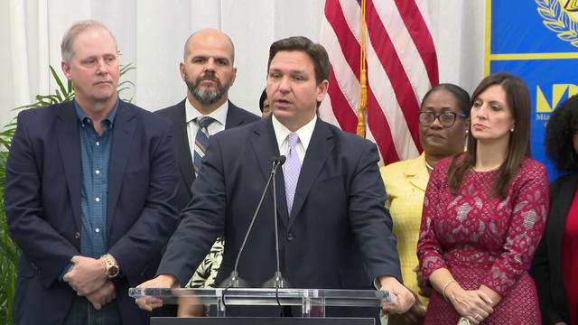 FL-GOV-DESANTIS-1030AM-PRESSER-4-12-22.jpg 