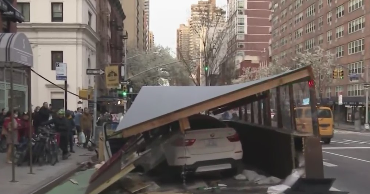 2 hurt when car slams into outdoor dining structure on Upper East Side ...