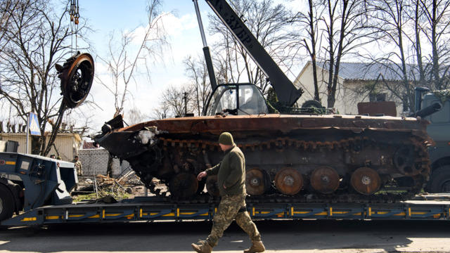 cbsn-fusion-ukraine-officials-warn-citizens-in-eastern-region-to-evacuate-ahead-of-expected-russian-assault-thumbnail-958141-640x360.jpg 
