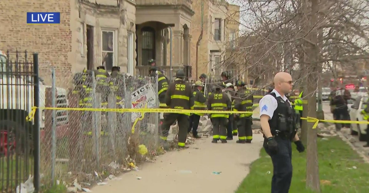 Part of building collapses on West Side - CBS Chicago