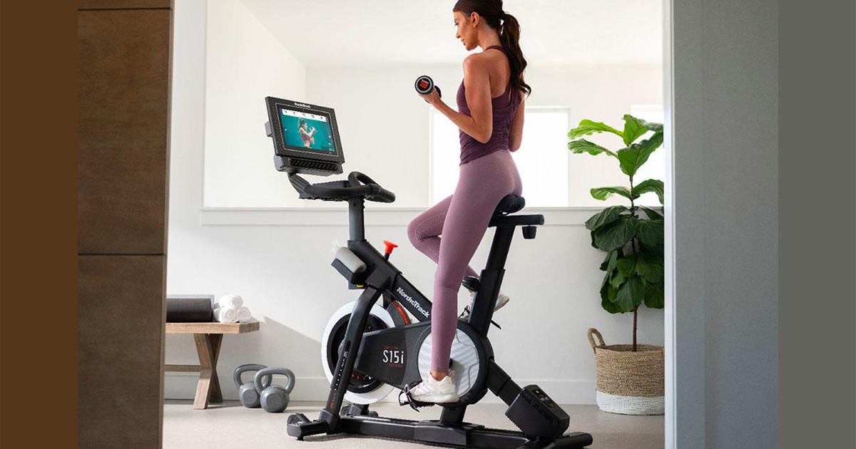 Score a Theragun Mini for just $149 with this Cyber Monday 2023 wellness  deal - CBS News