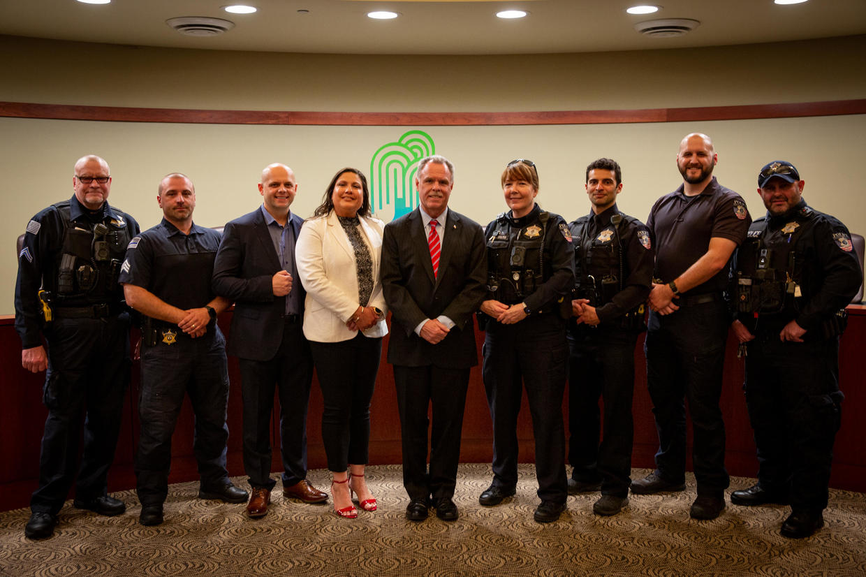 Garry Mccarthy Sworn In As Interim Police Chief Of Willow Springs Cbs Chicago