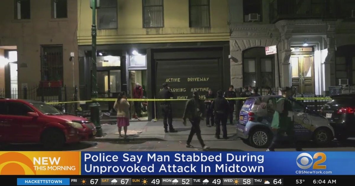 Man stabbed in unprovoked Midtown attack - CBS New York