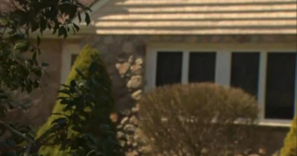 14-year-old Massachusetts girl scares intruder out of her home and helps apprehend him - CBS News