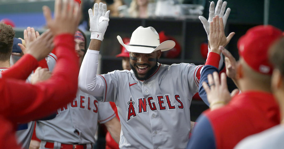 Ohtani homers again, Syndergaard pitches Angels past Rangers