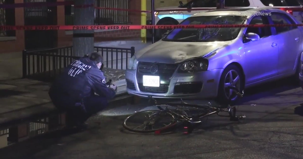 Bicyclist hit by car on city's Near West Side - CBS Chicago