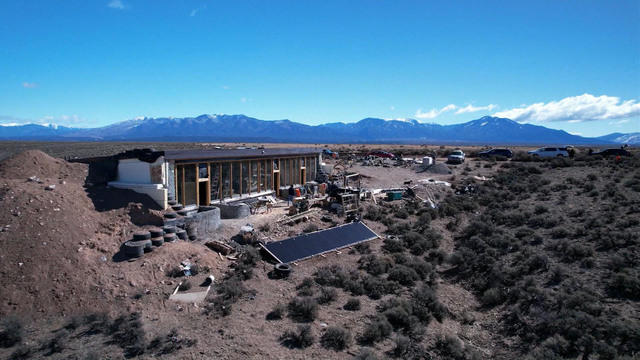0419-ctm-earthships-shamlian-969816-640x360.jpg 