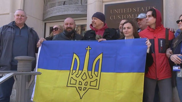 16PKG_HM_UKRAINIAN-SHIP-REFUGEES.transfer_frame_144.jpg 