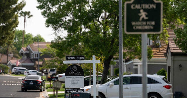 Economists warn potential housing bubble is brewing CBS News