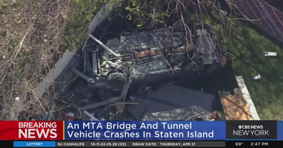 Crash leaves Triborough Bridge and Tunnel vehicle overturned on Staten