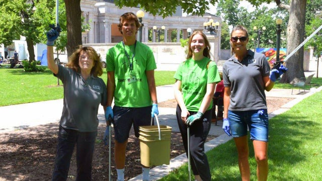 Teens-and-volunteers-cleaning-copy.jpg 