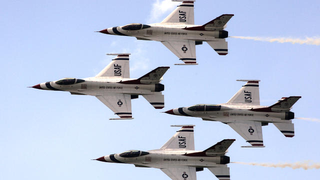 US-Air-Force-Thunderbirds-2.jpg 