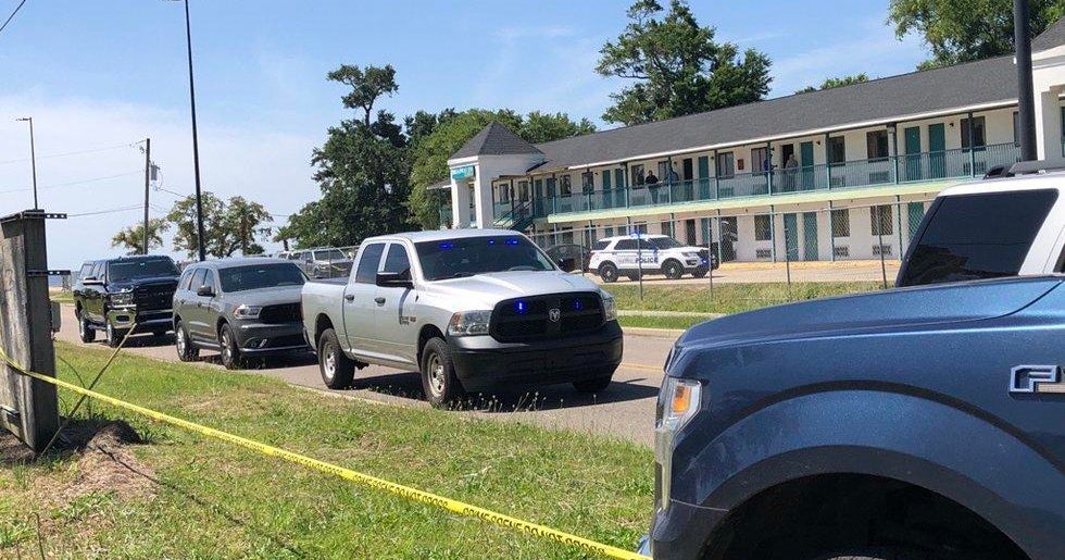 4 dead after shooting at Biloxi Mississippi motel and subsequent