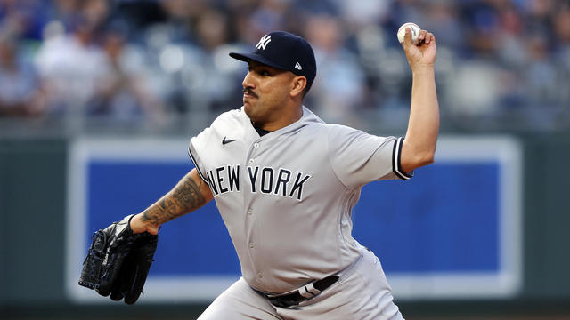 Yankees hit 4 HRs, beat Royals 12-2 for 7th straight win